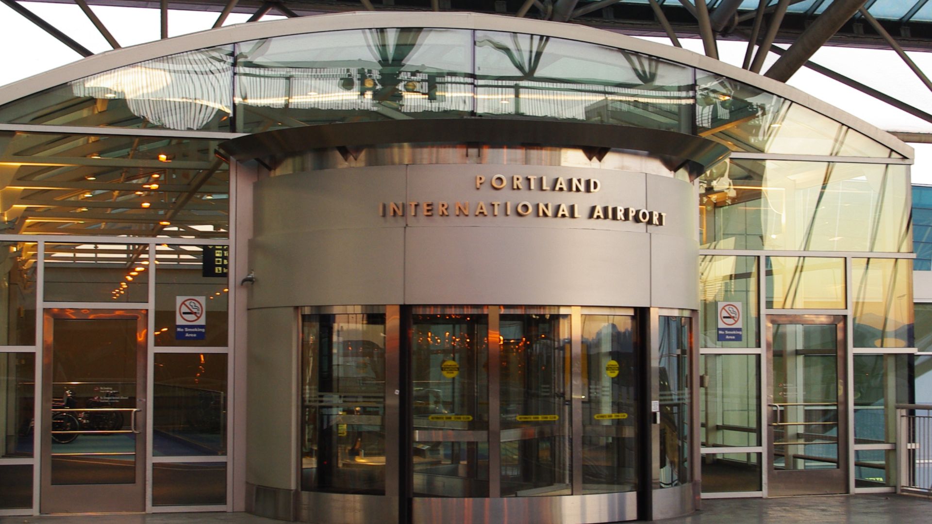 File:Portland International Airport revolving door - Oregon.JPG