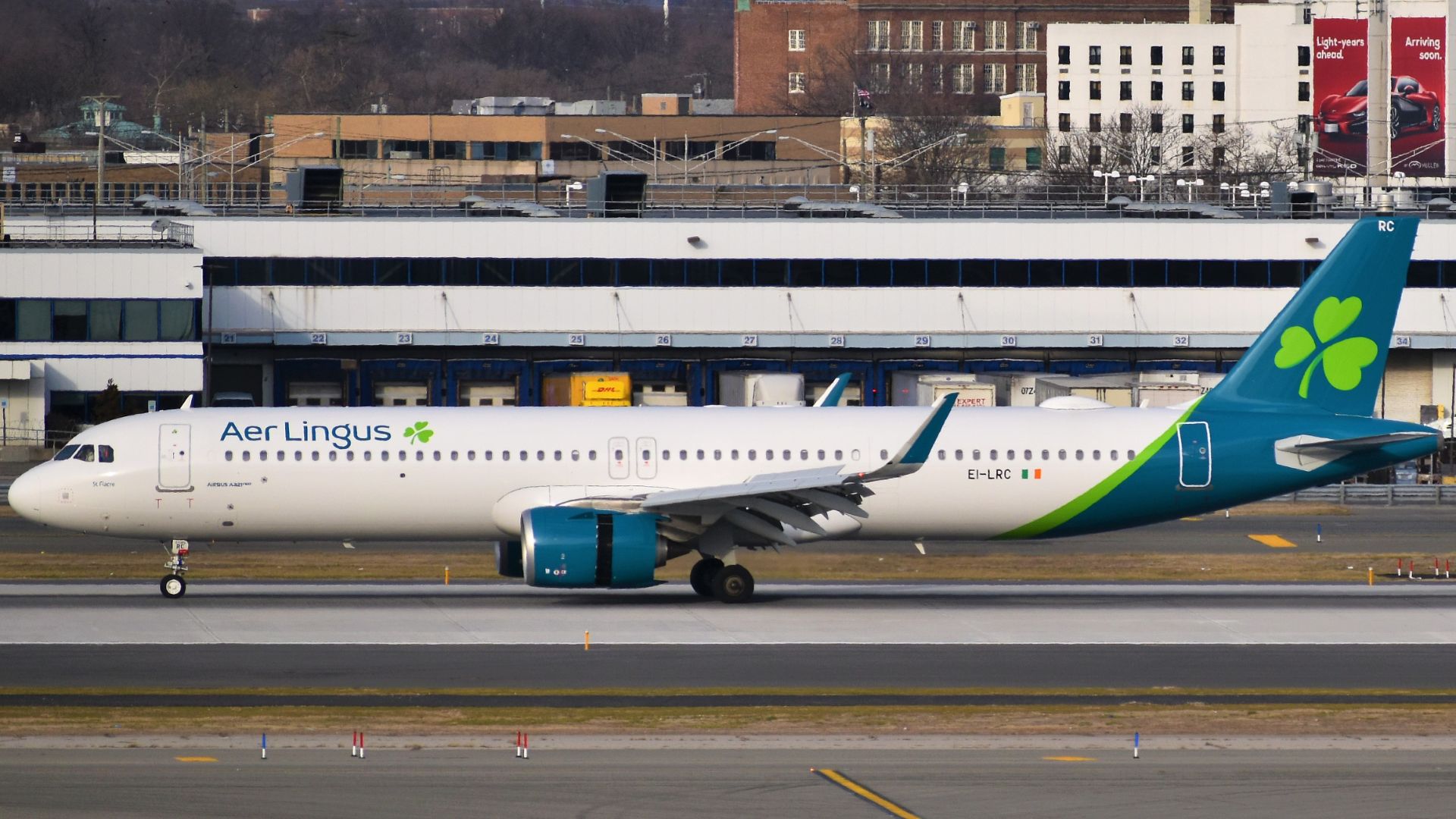 File:Aer Lingus Airbus A321-253NX EI-LRC arriving at JFK Airport.jpg