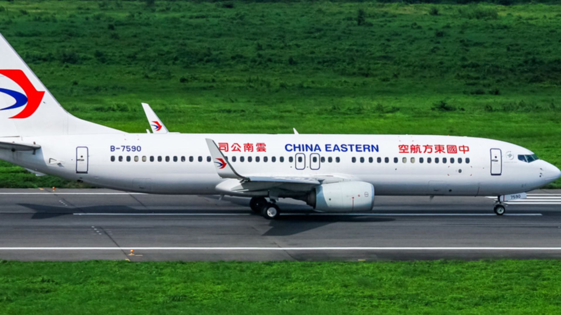 File:B-7590 - China Eastern Yunnan Airlines - Boeing 737-89P - 41485 - VGHS.jpg