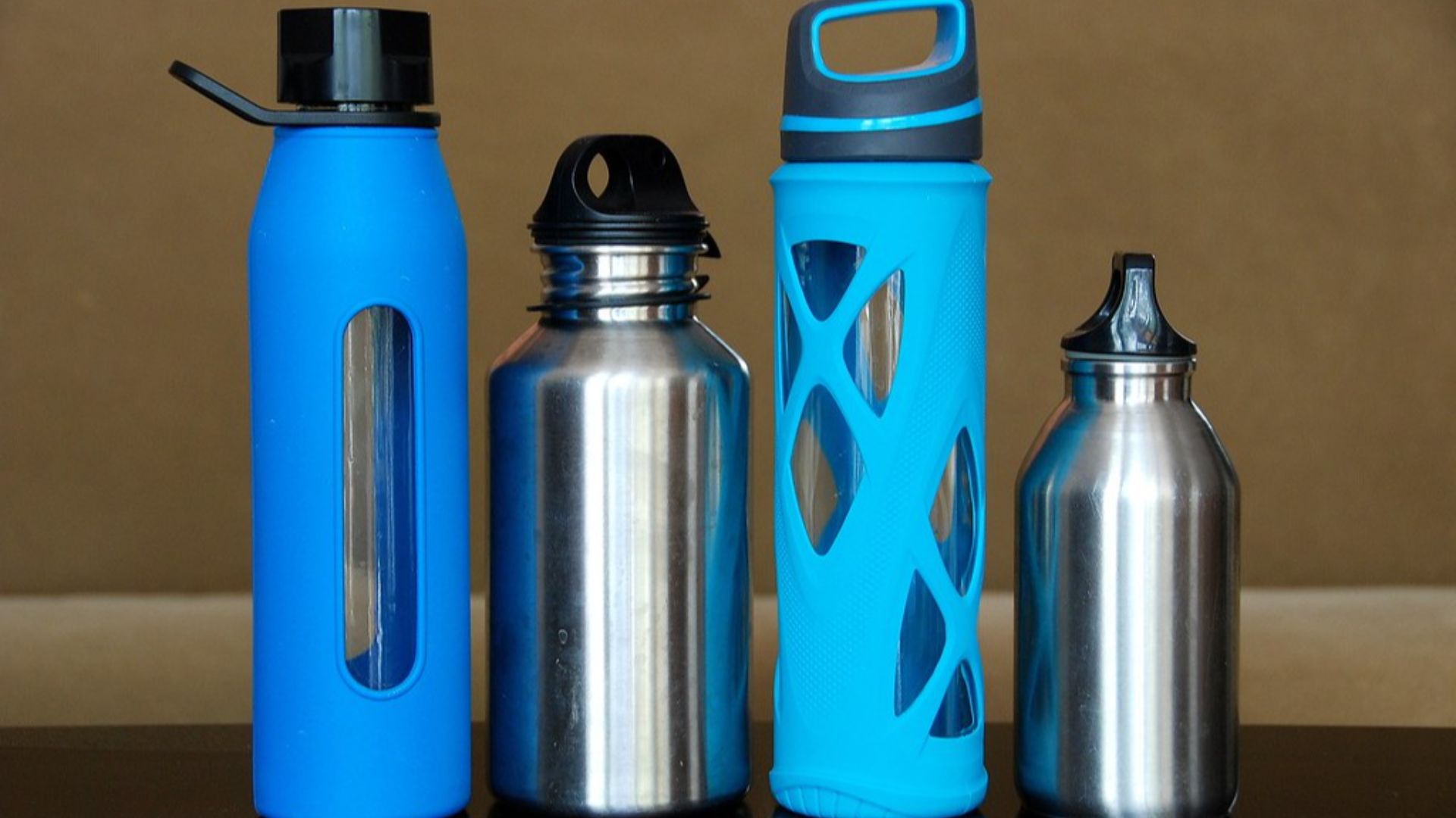 File:Multiple reusable water bottles.jpg
