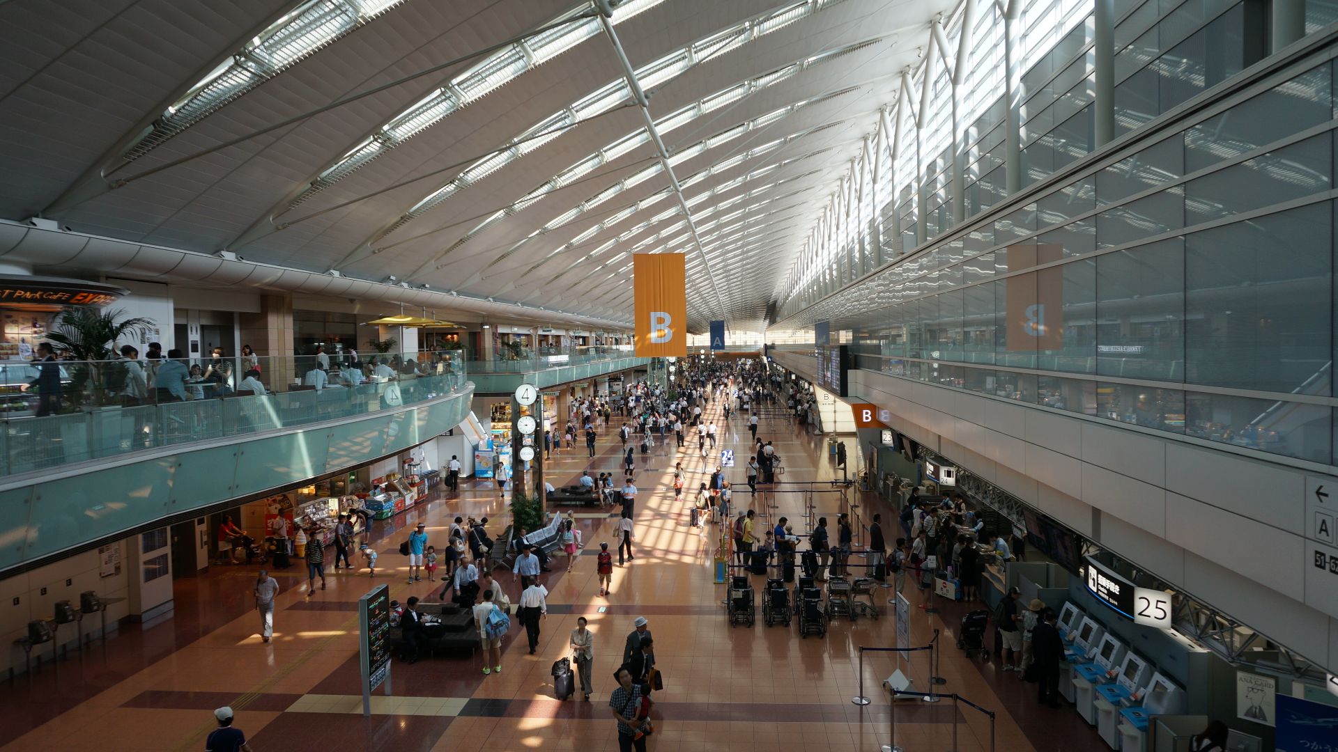 File:Haneda Airport 20140723 085046.jpg