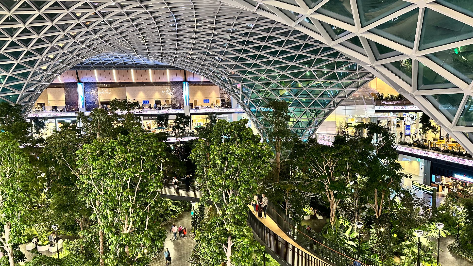 File:Doha Hamad International Airport 3.jpg