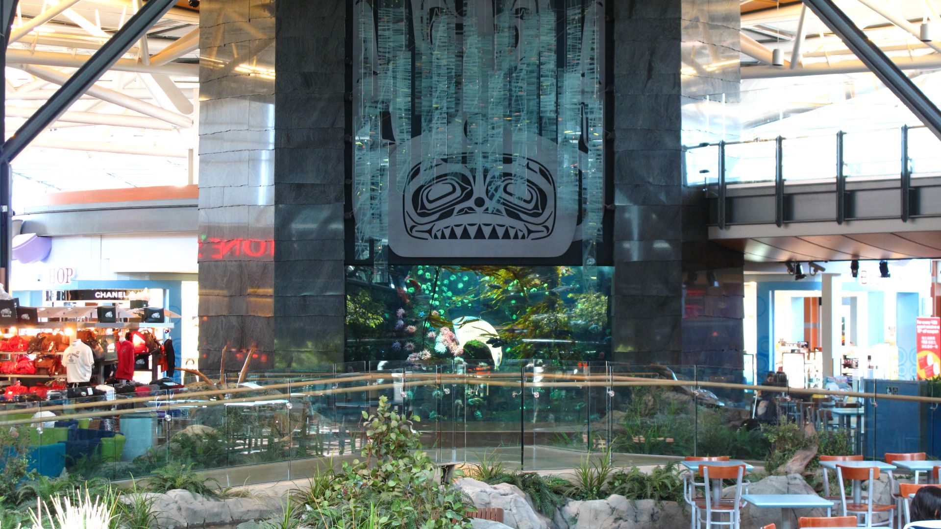 File:Vancouver Airport Aquarium.jpg