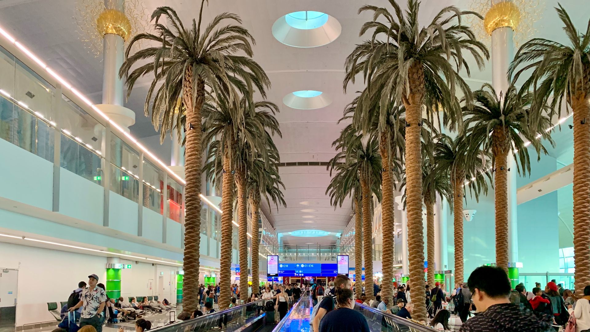 File:Dubai International Airport interior of Terminal 3, 2019, 04.jpg