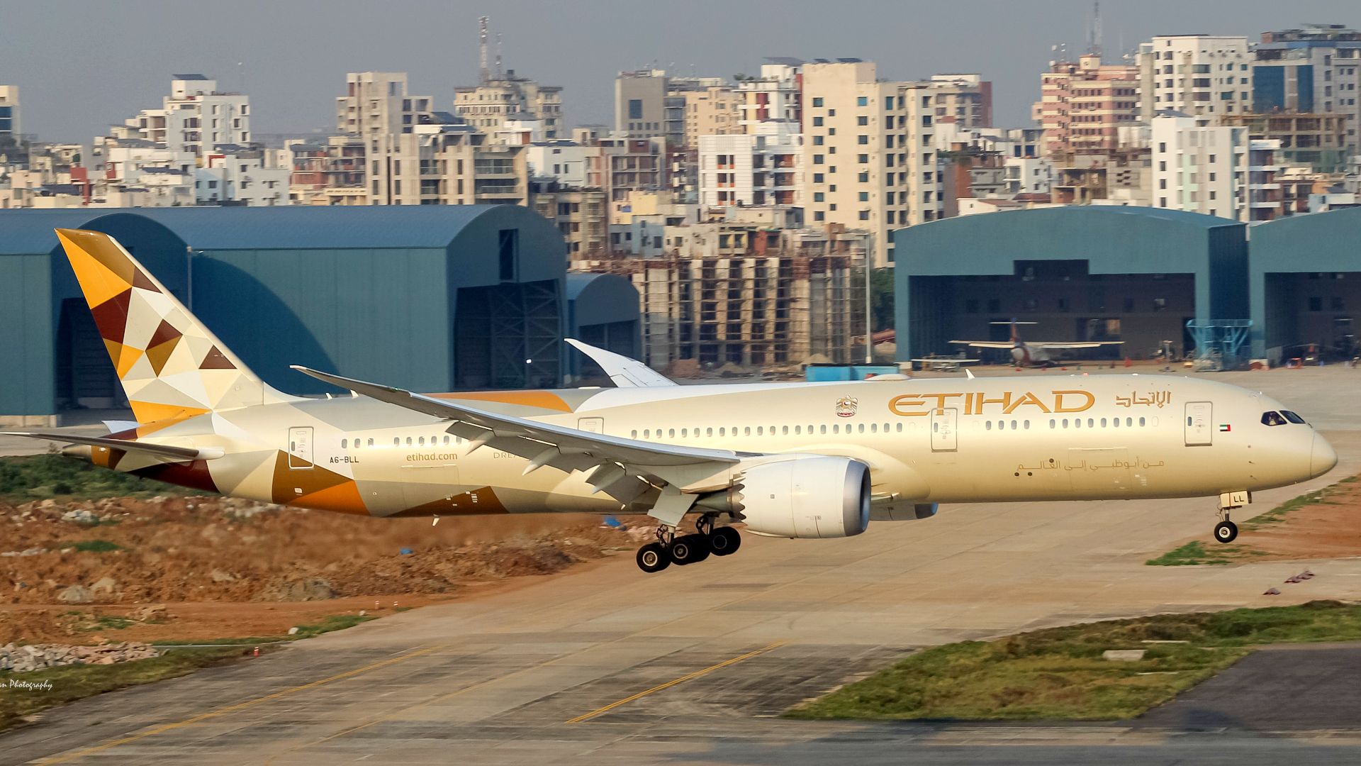 File:A6-BLL - Boeing 787-9 - Etihad Airways - 39656 - VGHS.jpg