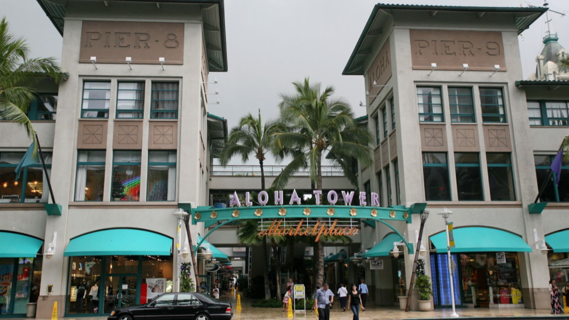 File:Aloha Tower Marketplace (2854227630).jpg