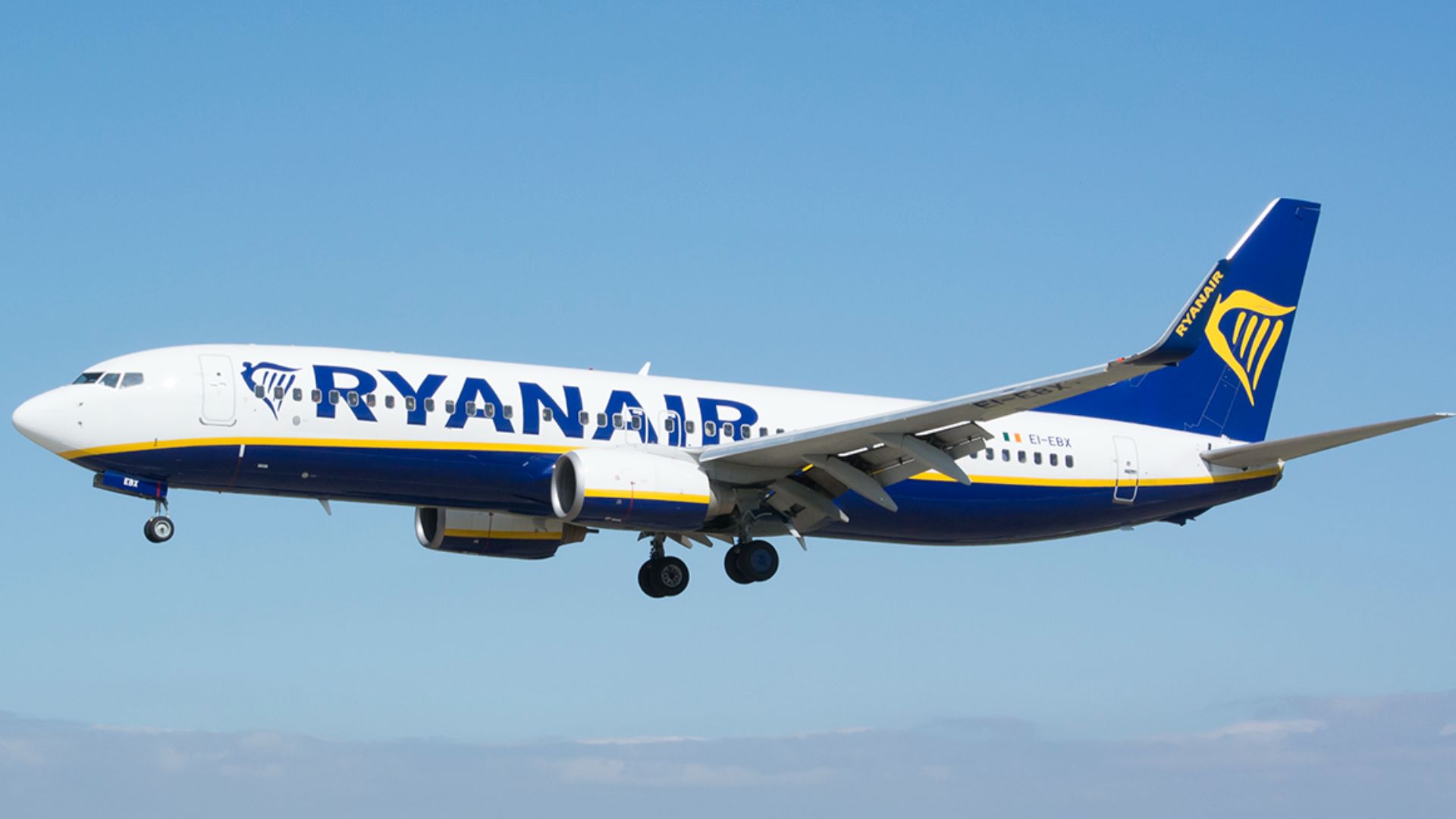 File:Ryanair Boeing 737-800 EI-EBX.jpg