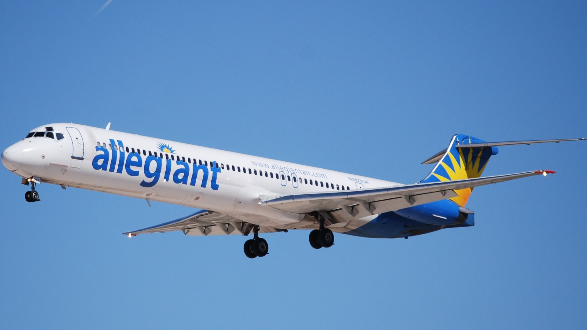 File:ALLEGIANT AIR (2322593217).jpg
