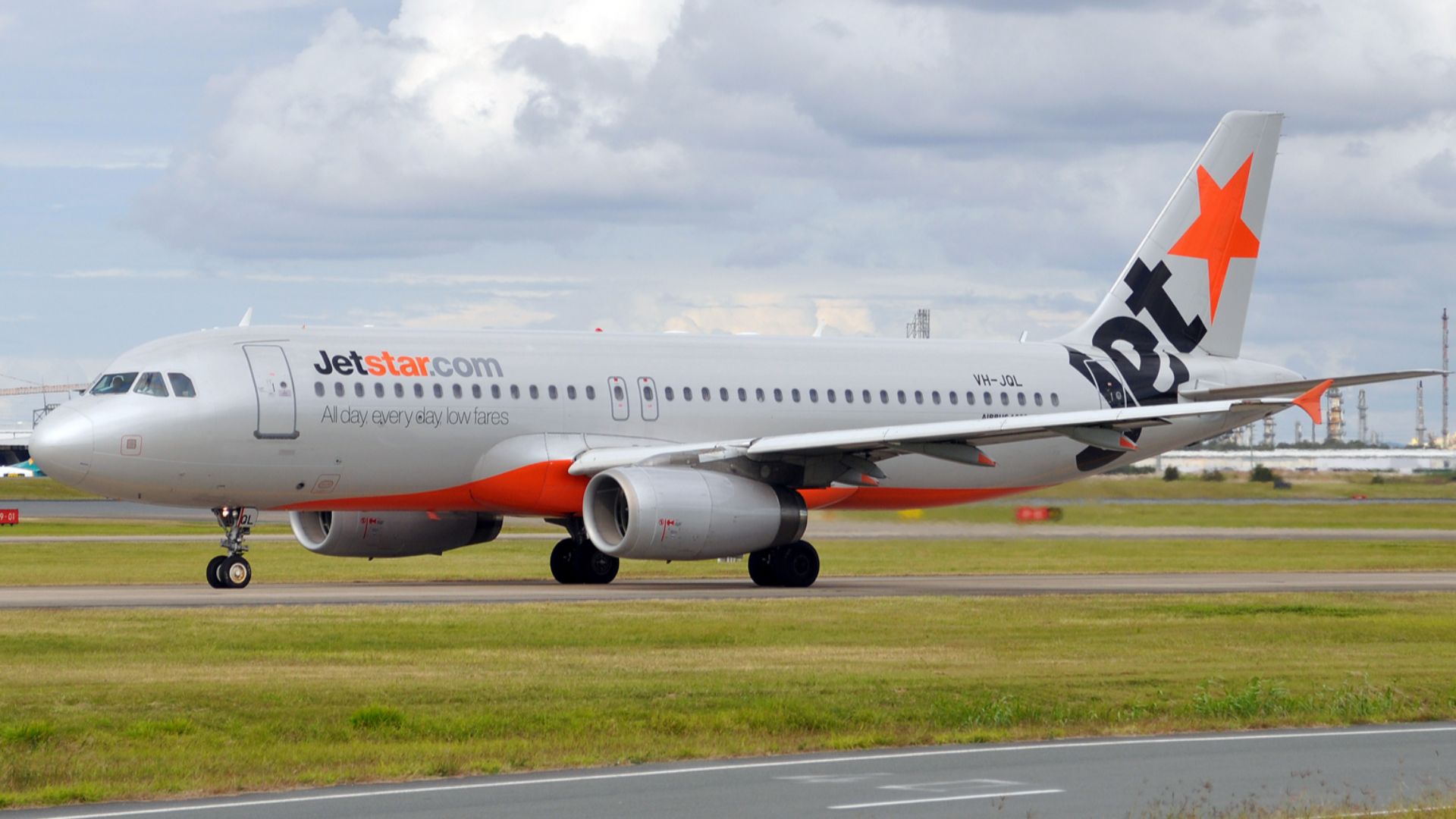 File:VH-JQL Airbus A320-232 Jetstar Airways (6214133330).jpg