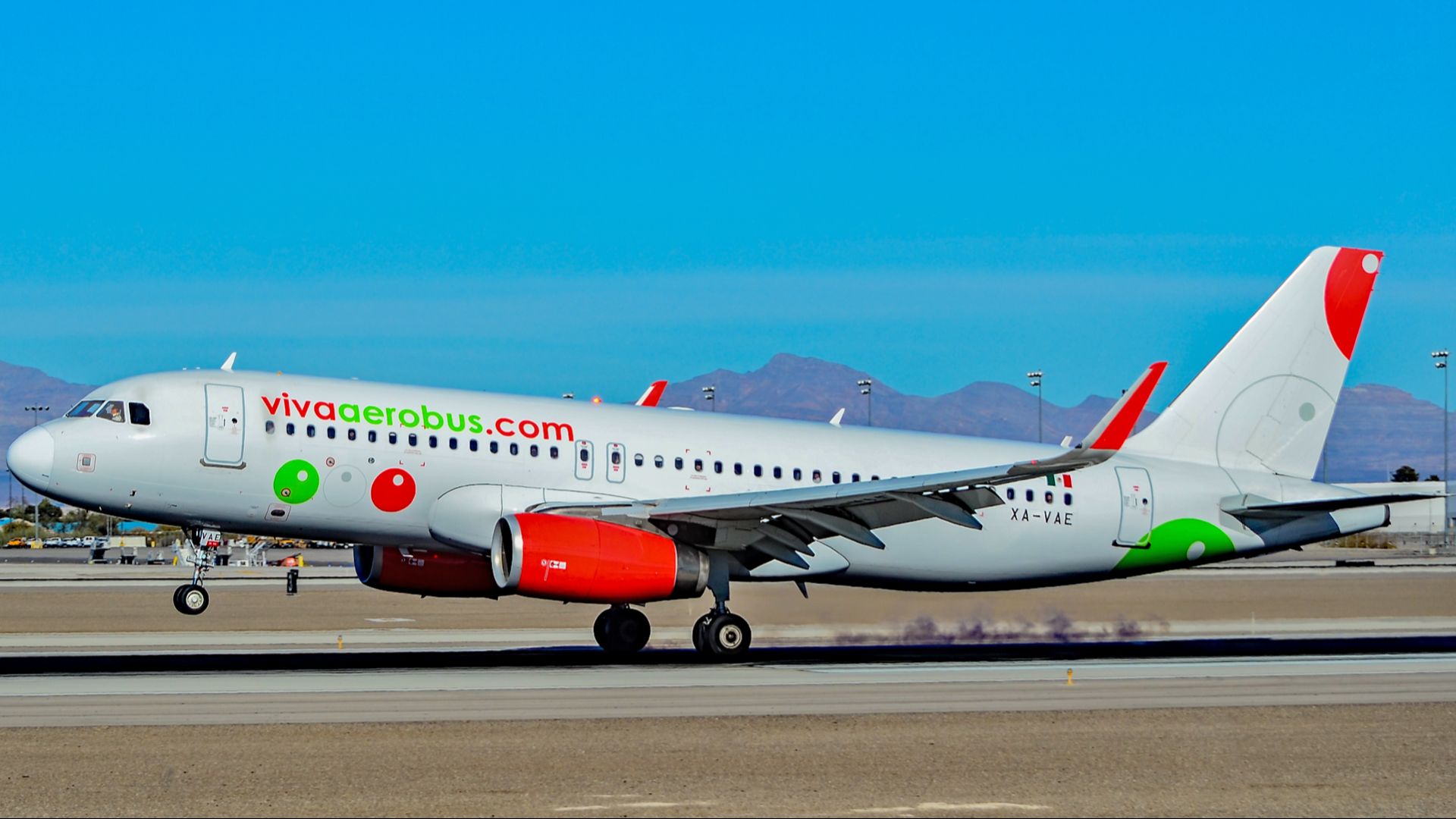File:XA-VAE Viva Aerobus Airbus A320-232 s-n 6602 (39551372632).jpg