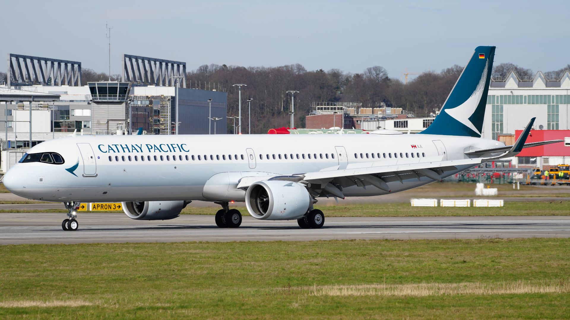 File:Hamburg-Finkenwerder Airport Cathay Pacific Airbus A321-251NX B-HPJ (DSC00523).jpg