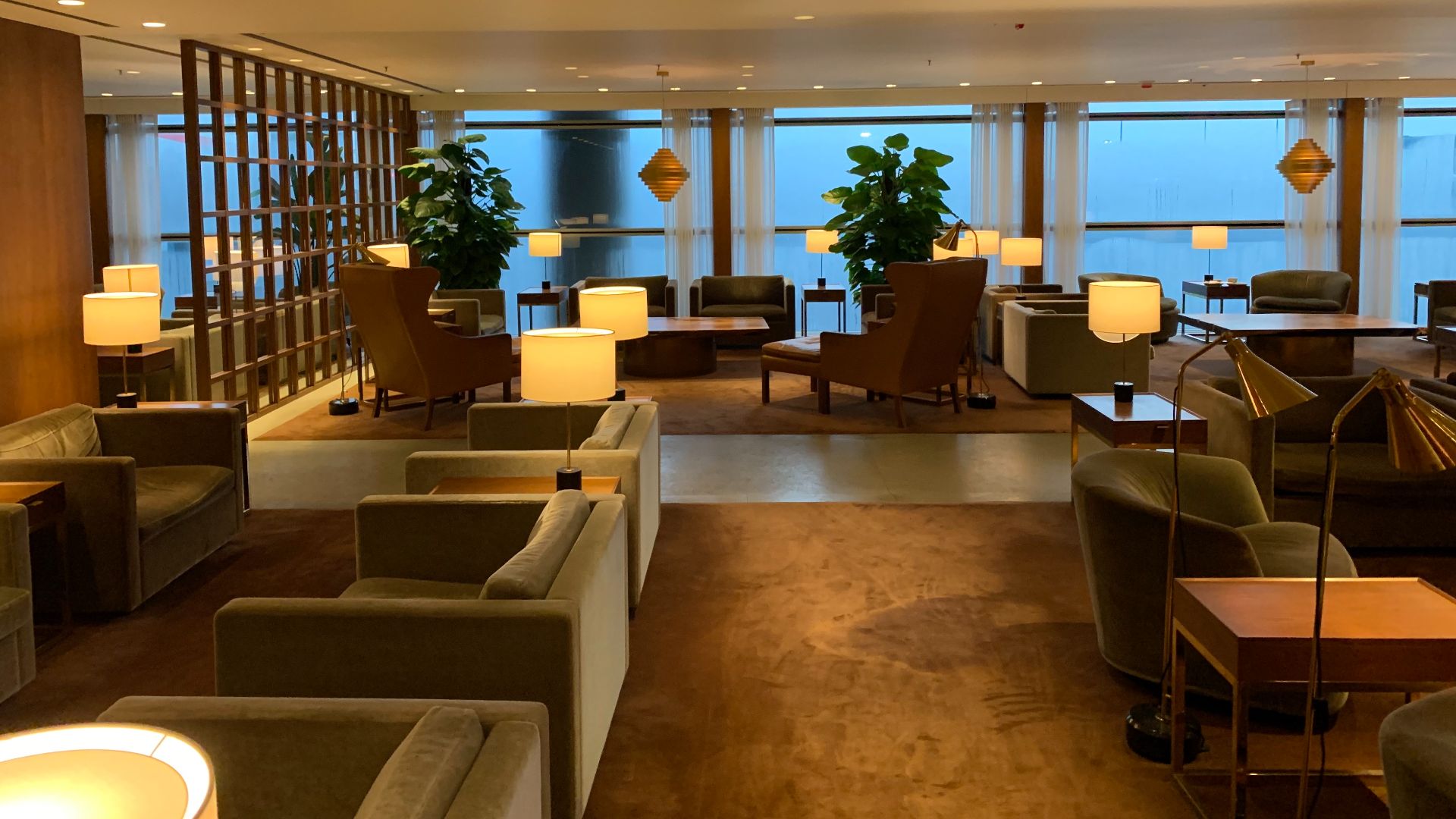 File:CX The Pier Lounge HK.jpg