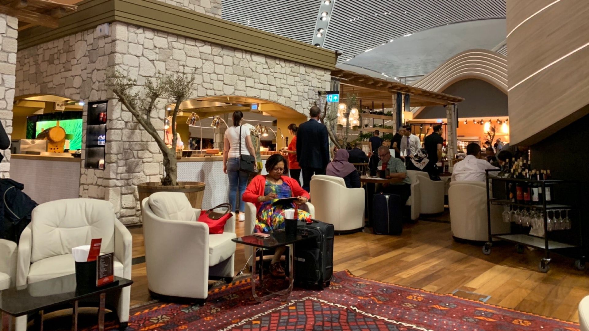 File:Lounge in Istanbul Airport (48734943592).jpg
