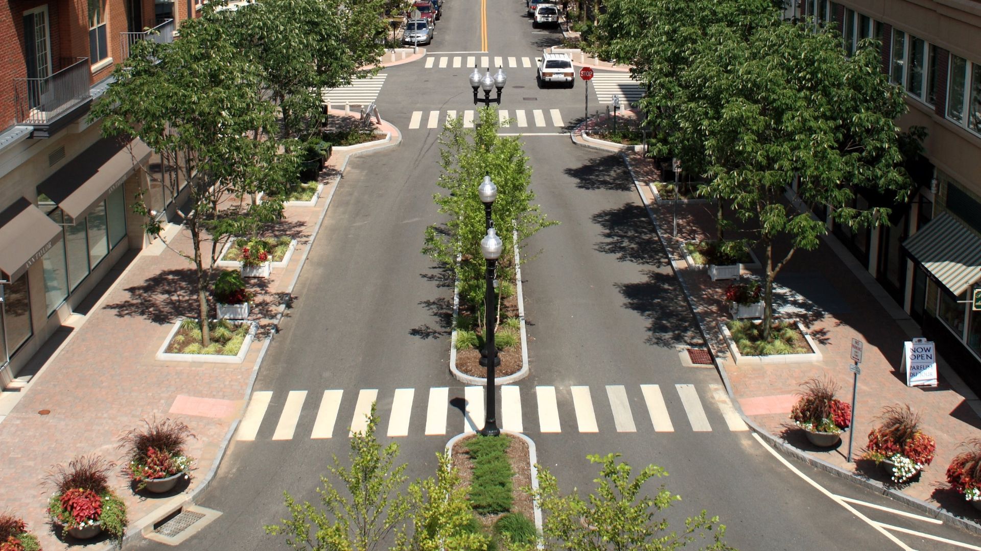 File:Blue Back Square in West Hartford, Connecticut, August 10, 2008.jpg