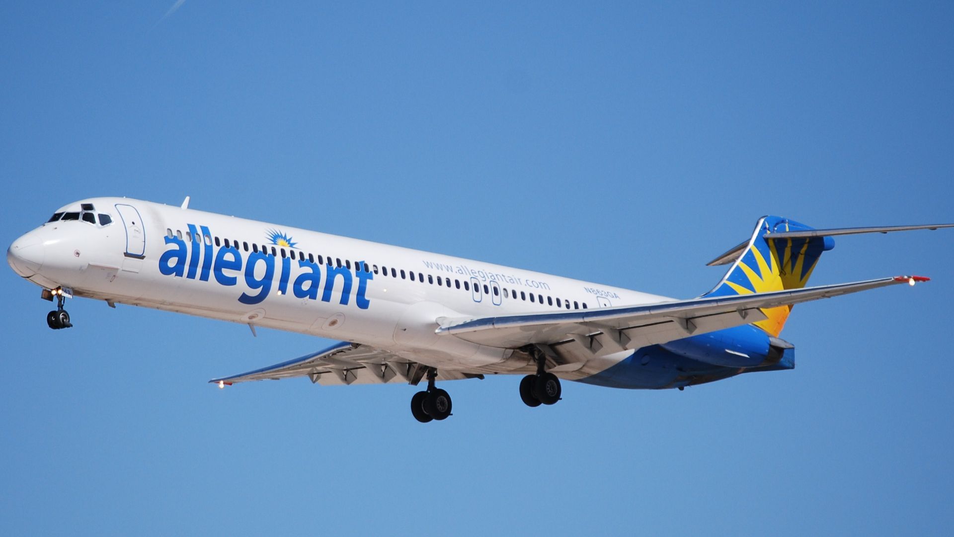 File:ALLEGIANT AIR (2322593217).jpg