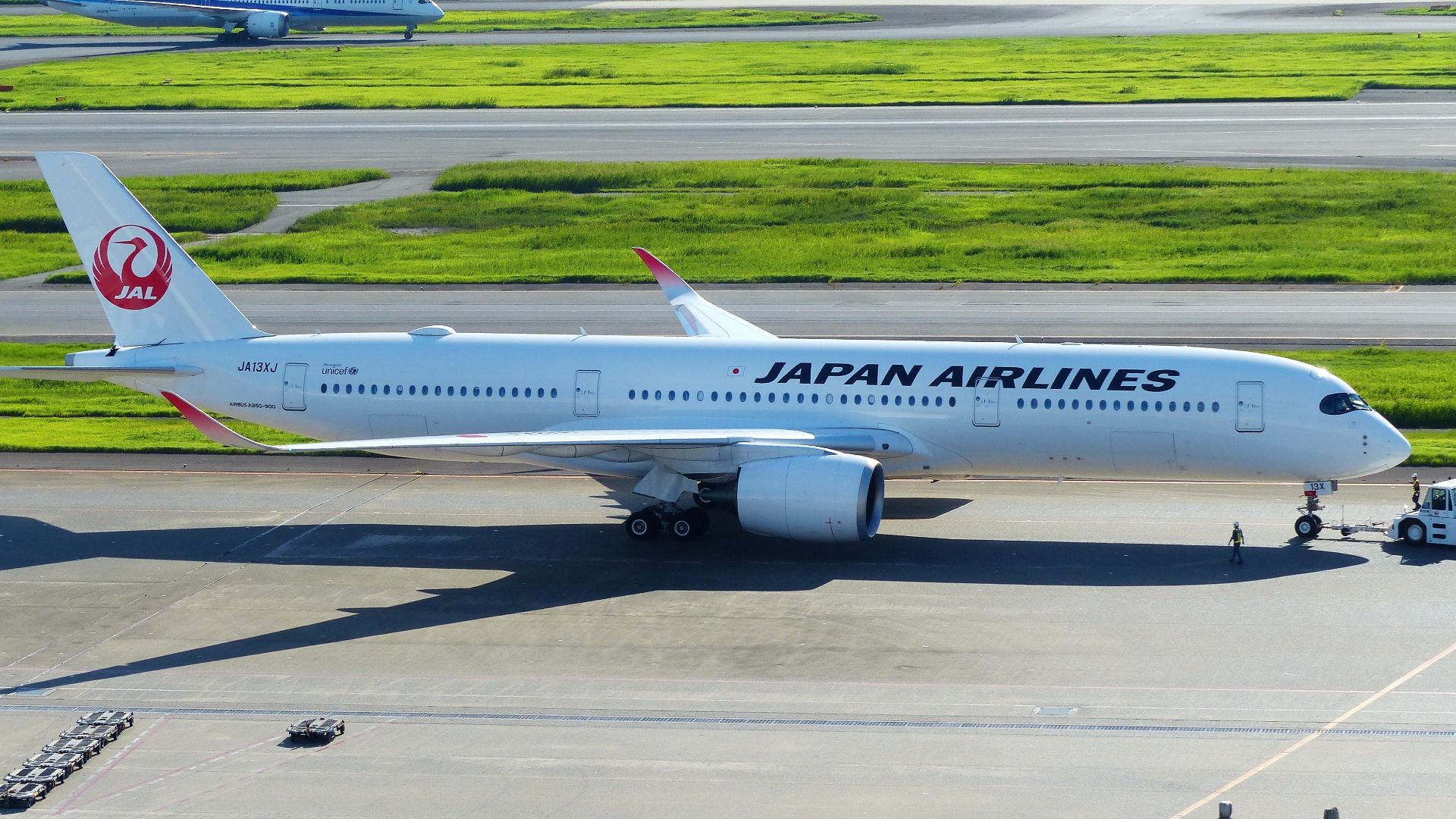 File:JA13XJ Airbus A.359 JAL Japan Airlines At Tokyo Haneda International Airport.jpg