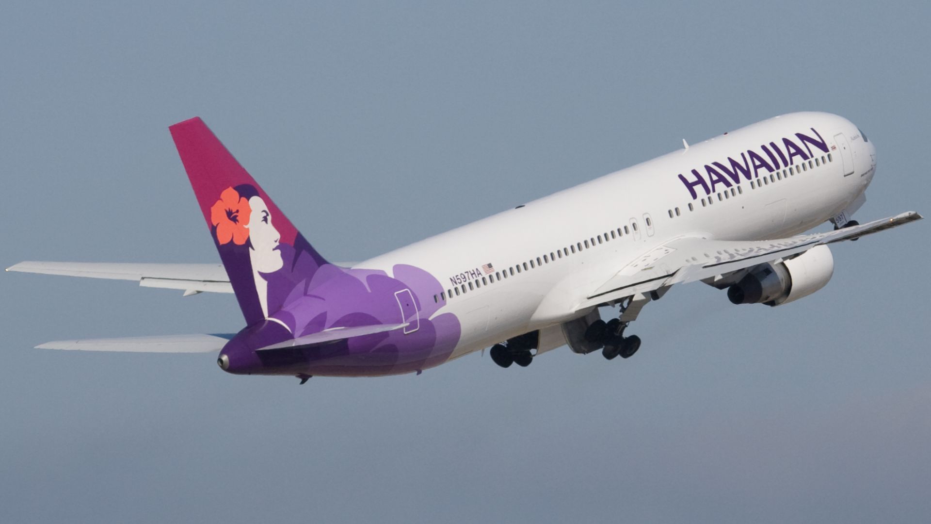 File:Hawaiian Airlines Boeing 767 (N597HA) taking off.jpg