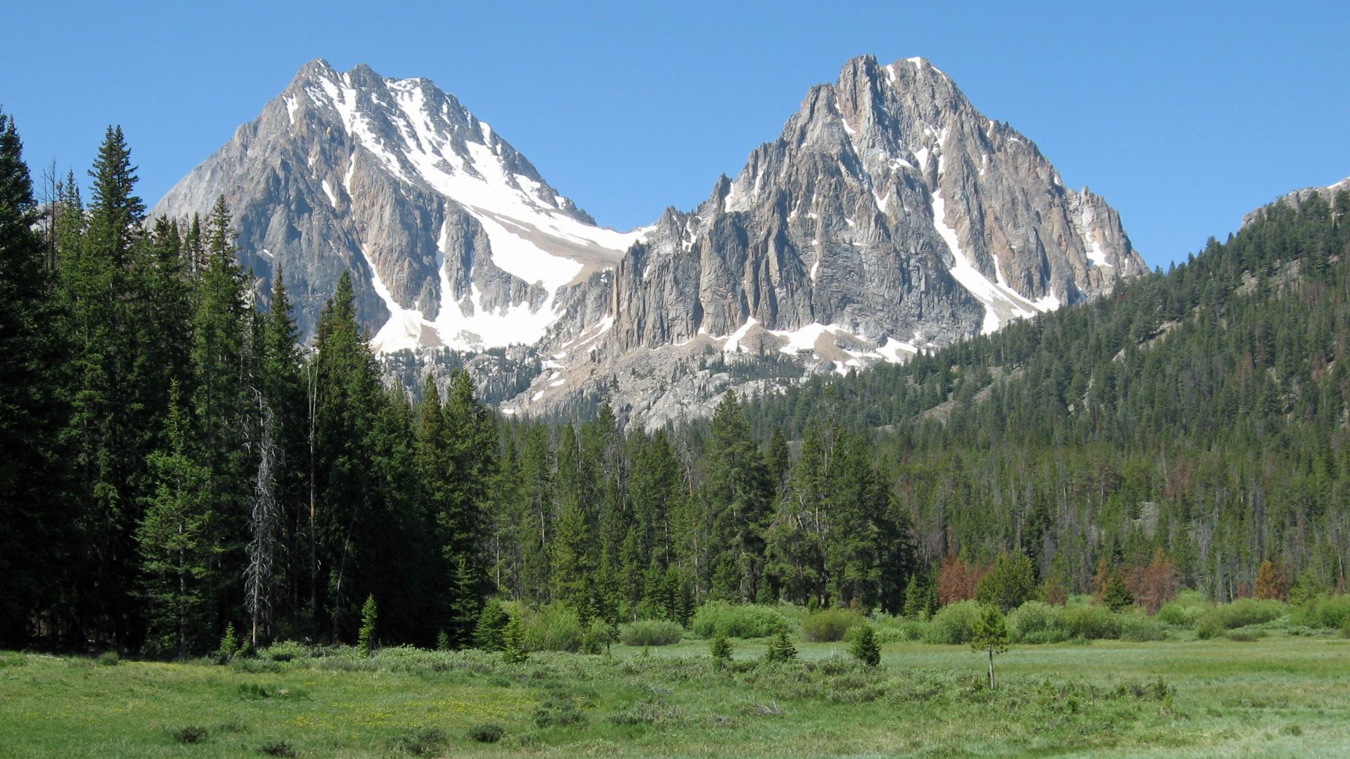 File:Castle and Merriam Peaks.JPG