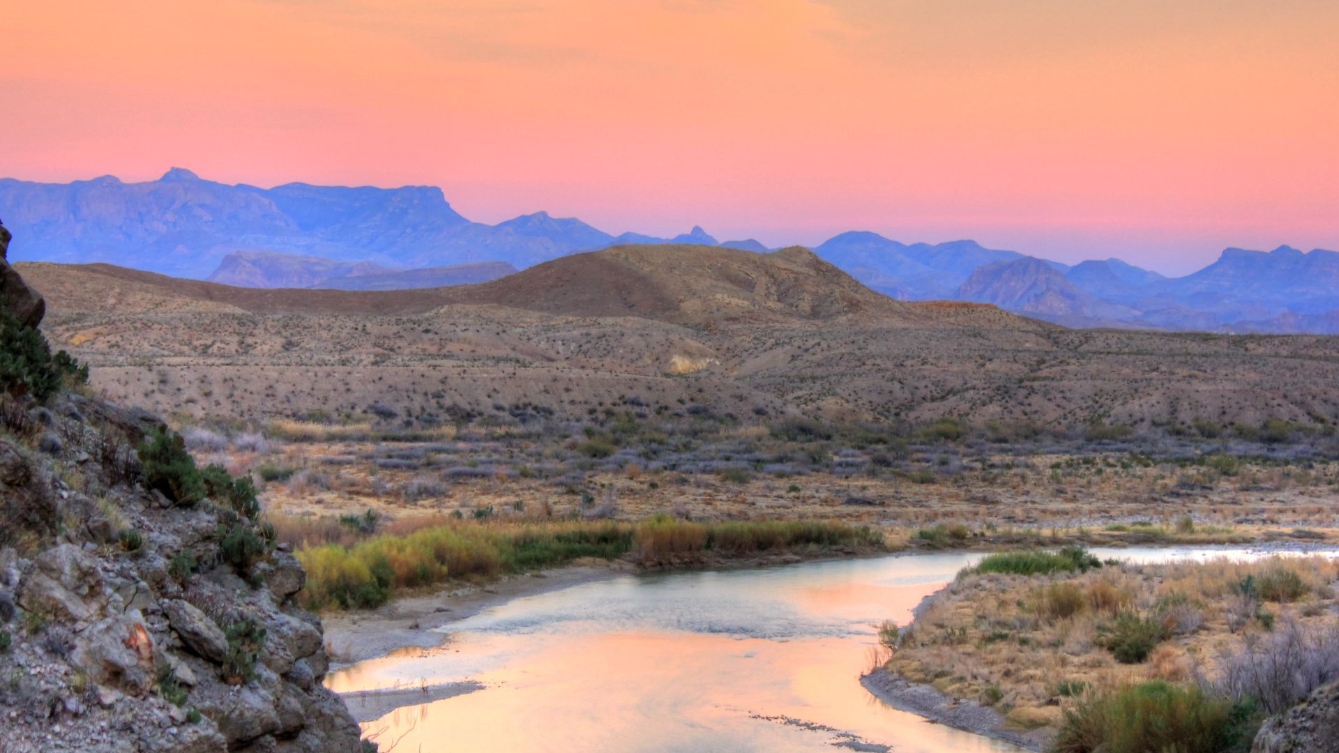 File:Gfp-texas-big-bend-national-park-flowing-into-the-sunset.jpg