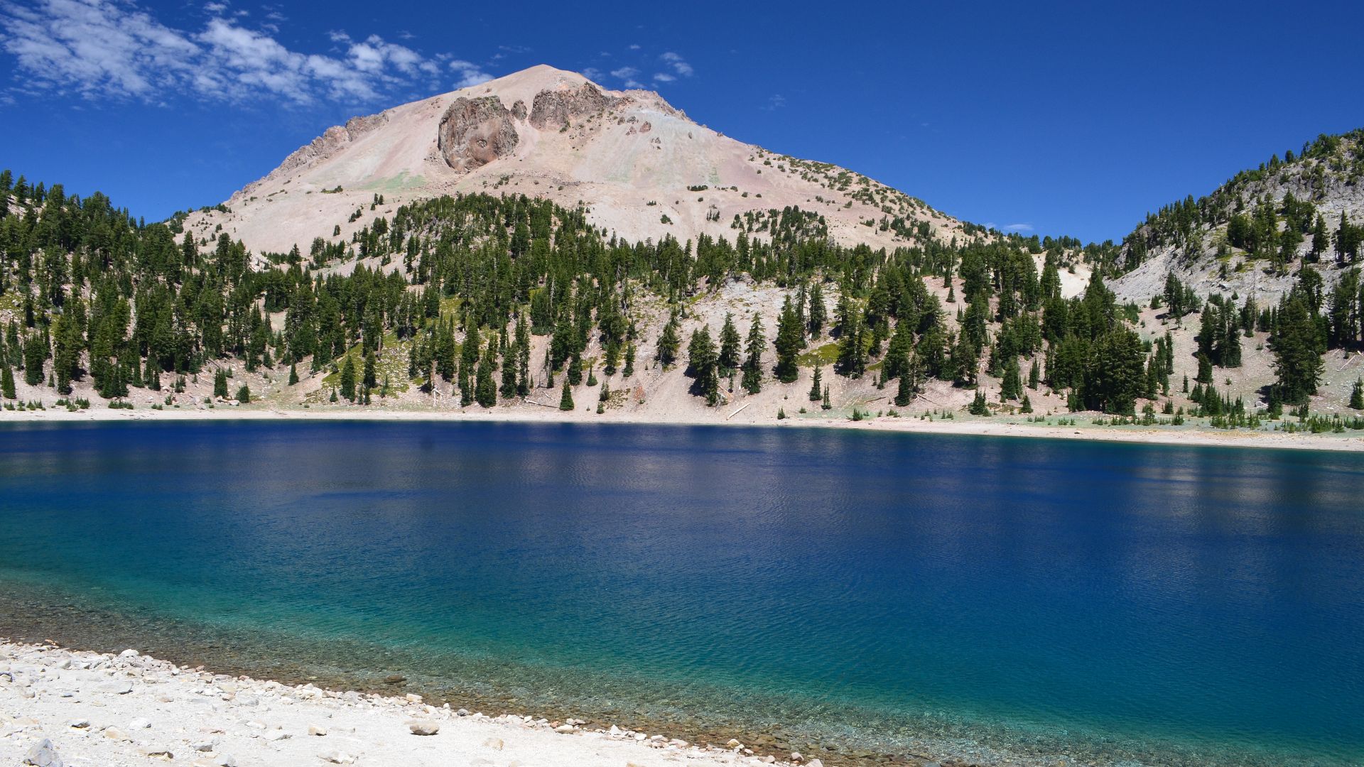 File:Lassen Peak and Lake Helen.jpg