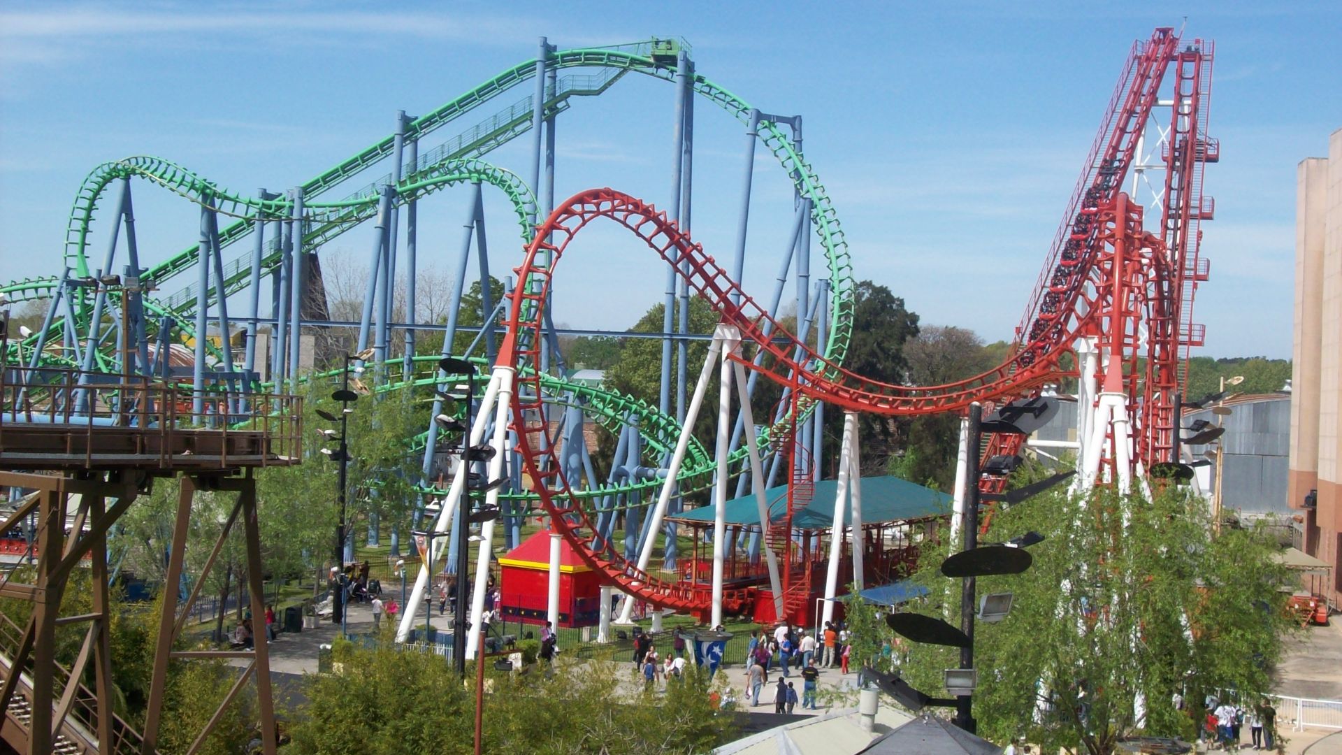 File:Montañas rusas en el Parque de la Costa.jpg