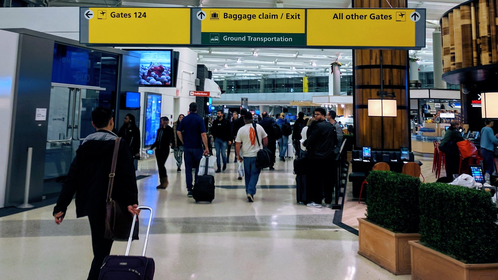 File:Newark Airport Wayfinding Signage.jpg