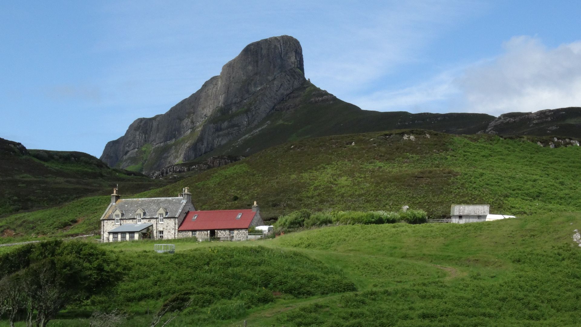 File:An Sgurr, Eigg ^ Galmisdale Farm - geograph.org.uk - 5612744.jpg