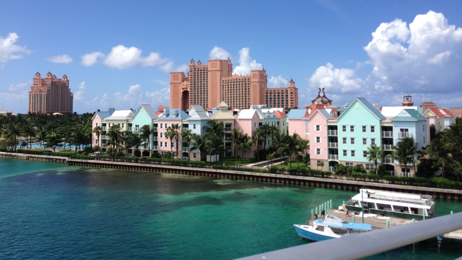 File:BHA Nassau, Paradise Island, Atlantis Bridge 001.jpg