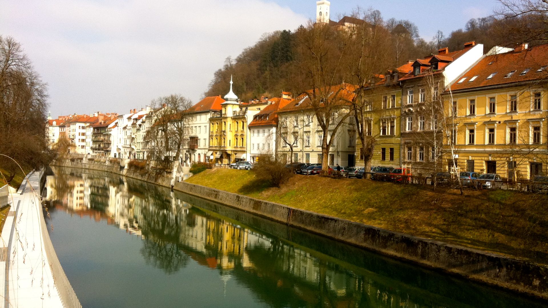 File:Ljubljana - Gallusovo nabrežje in Ljubljanica - 2011-02-02.jpg