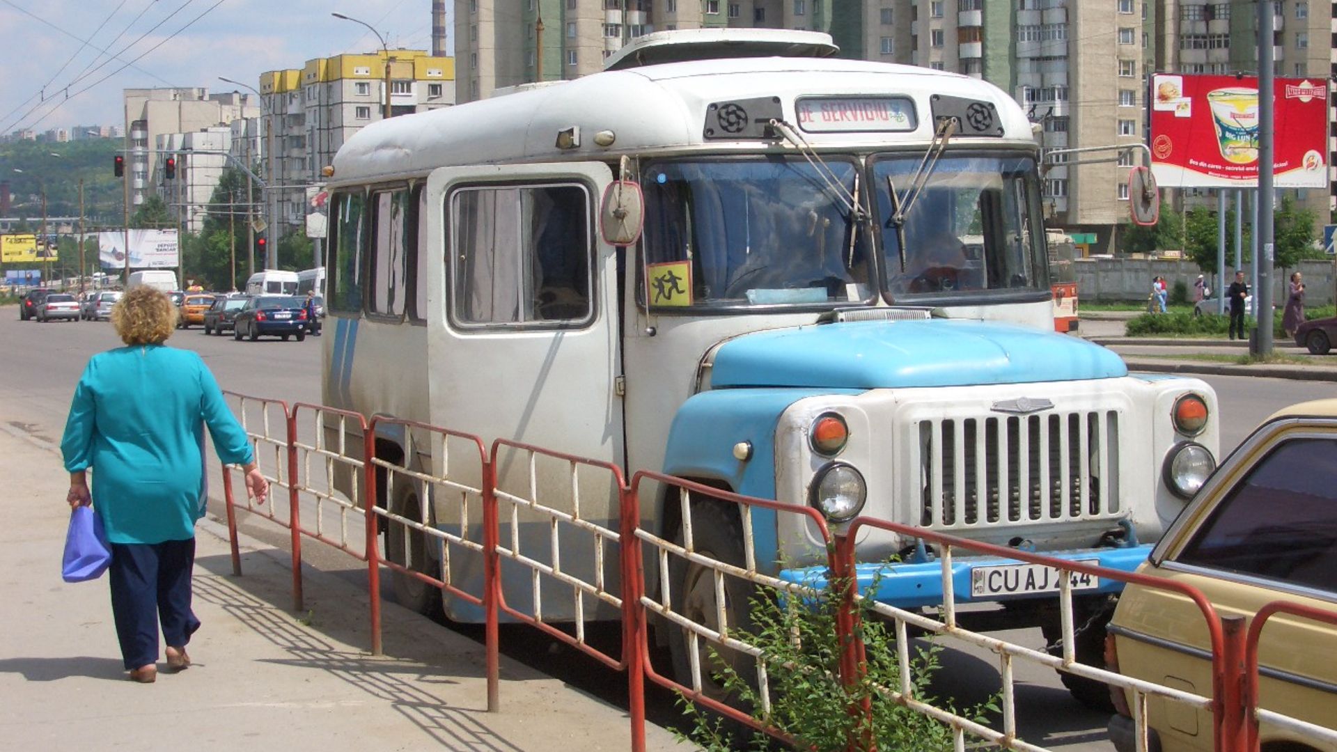 File:Schoolbus nr. 2 in Chisinau, Moldova (639169154).jpg