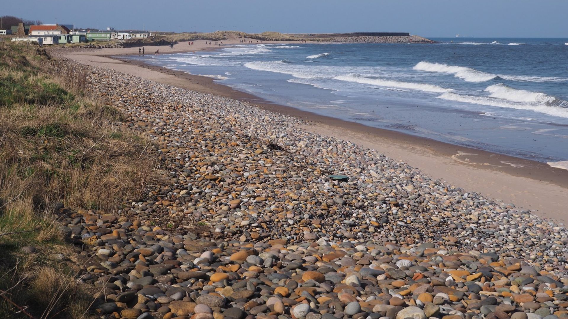 File:Thorntonloch Beach - geograph.org.uk - 6421488.jpg