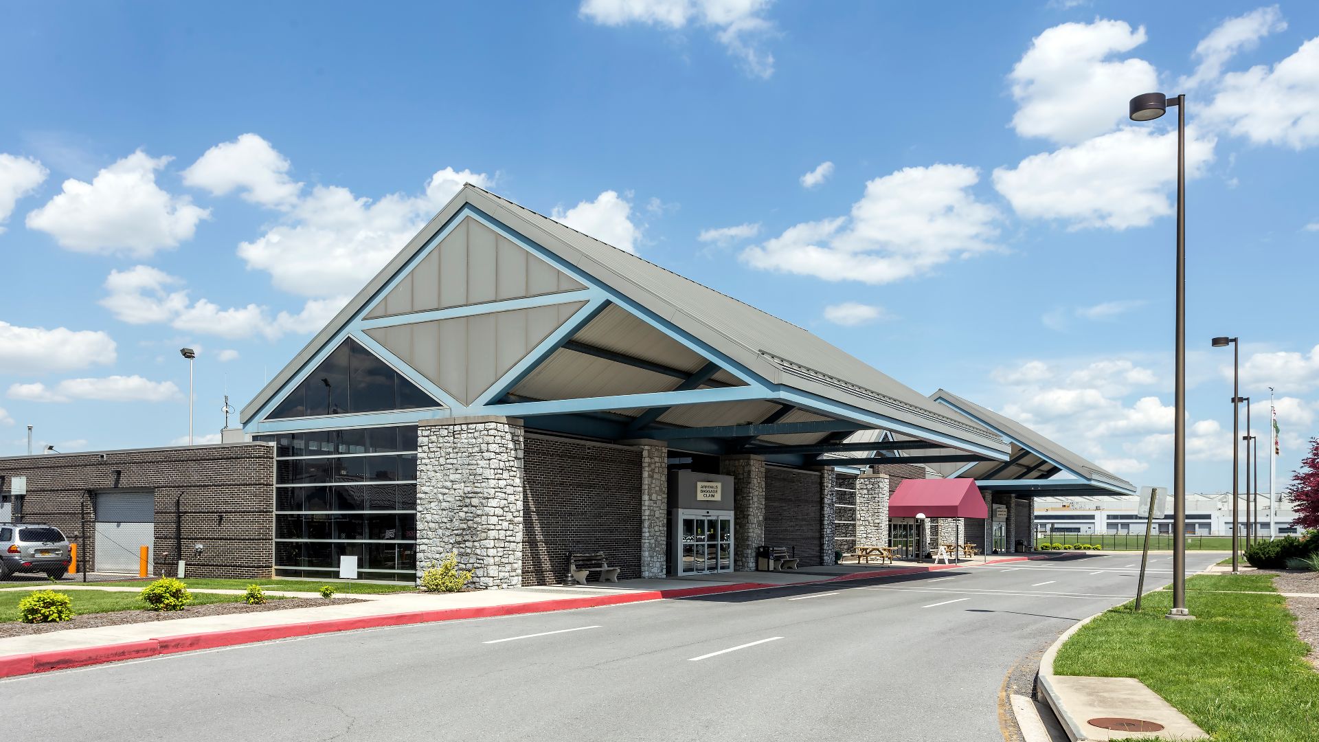 File:Hagerstown Regional Airport terminal MD1.jpg