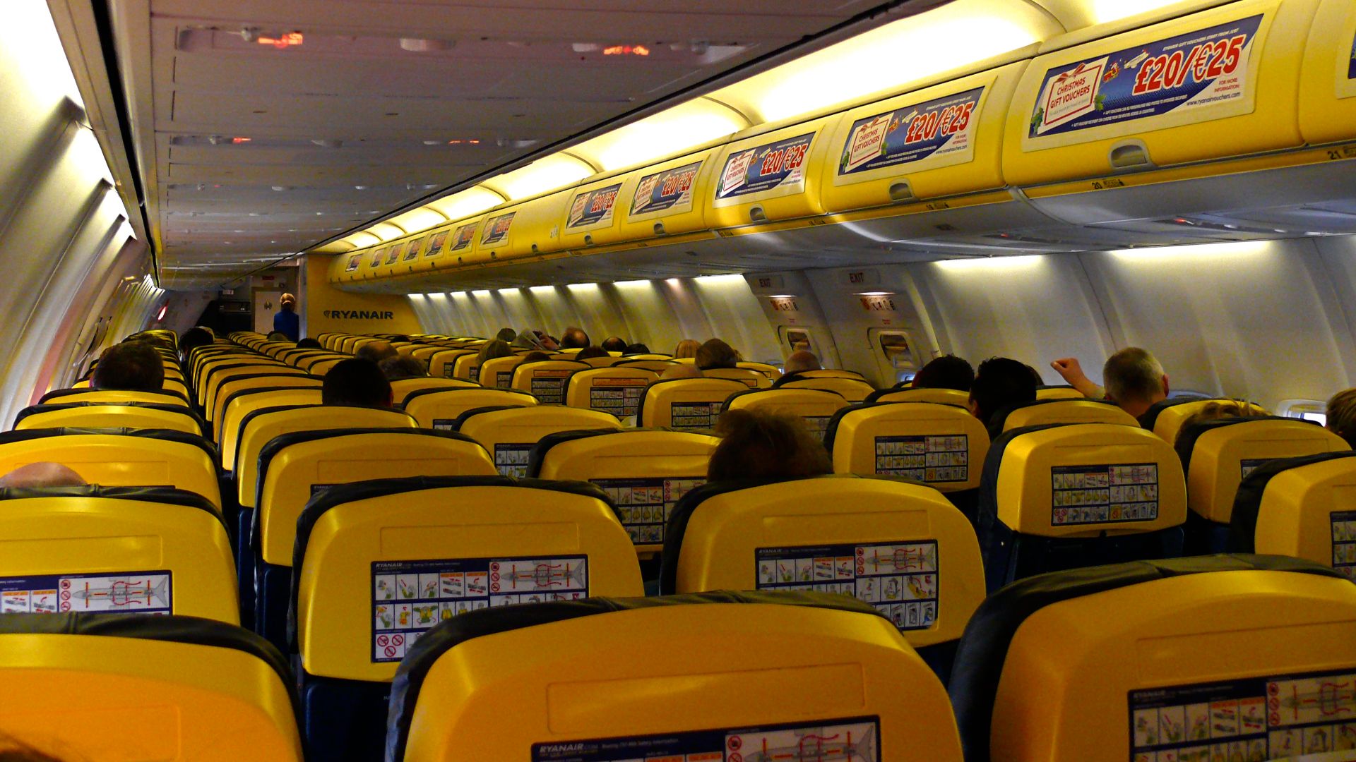 File:Ryanair B737-800 Cabin.jpg