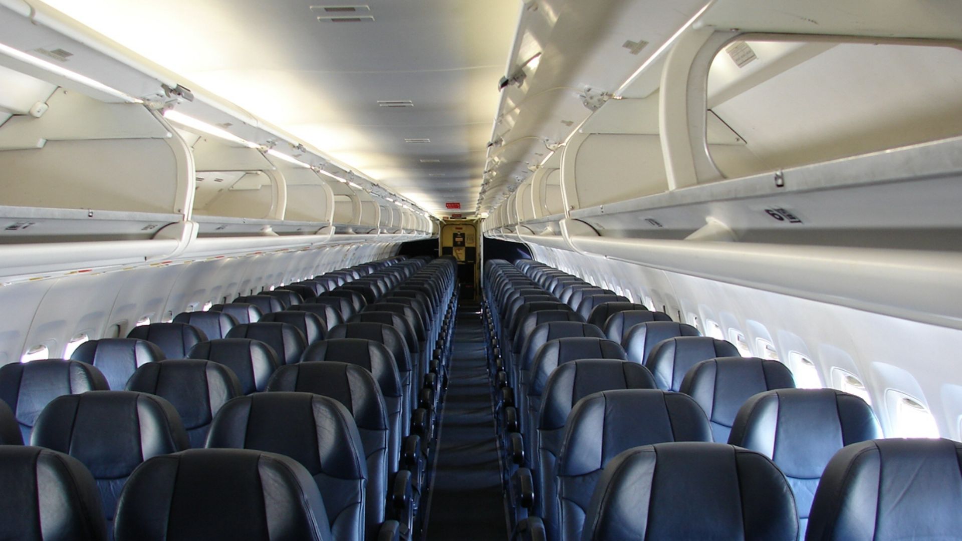 File:Allegiant Air MD-82 Interior. (4977366618).jpg