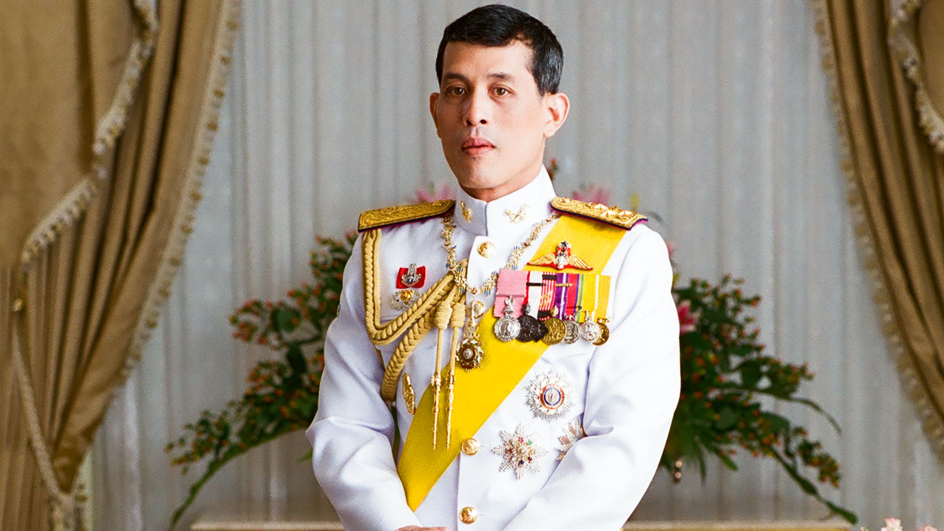 File:King Rama X official.png