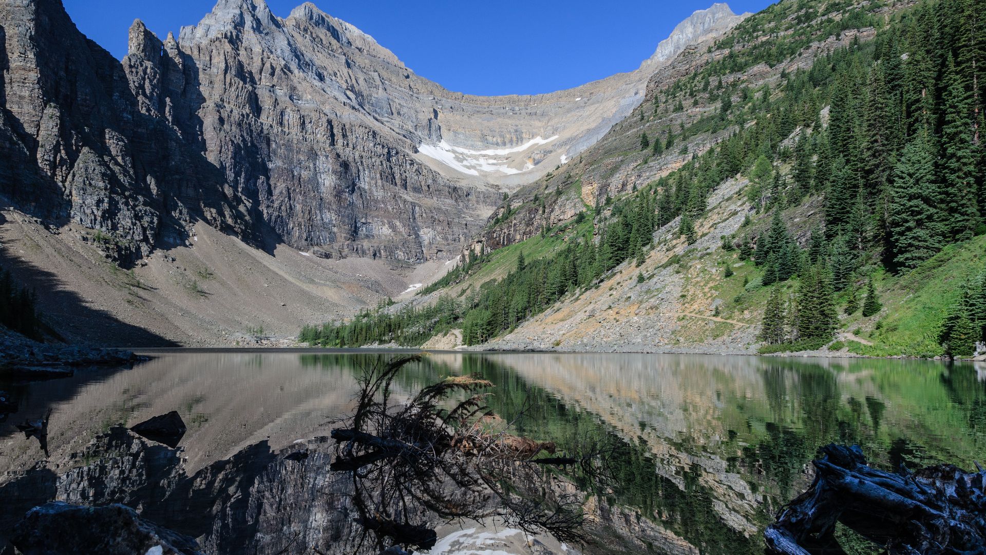 File:Lake Agnes im Banff National Park.jpg