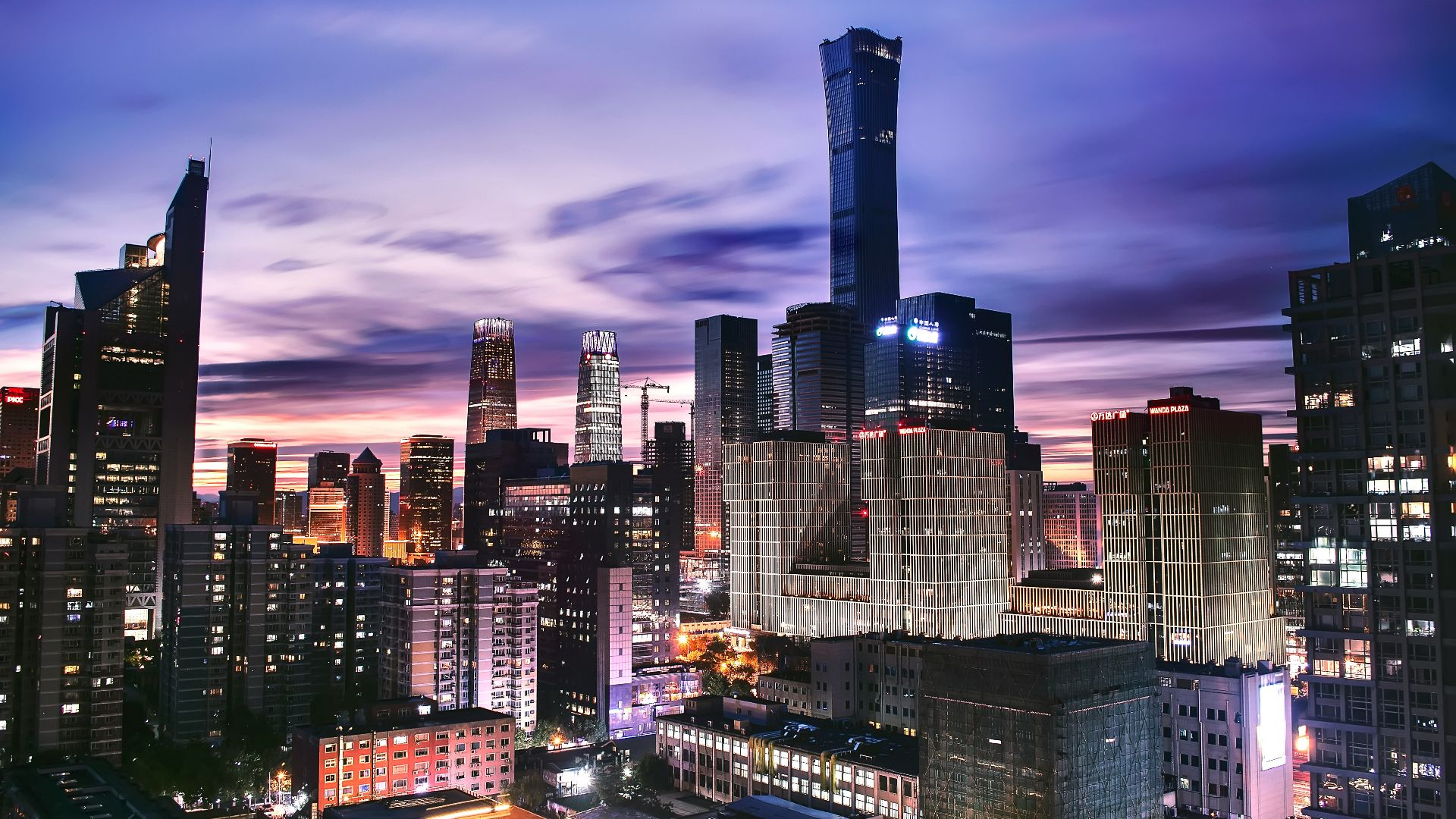 black high rise builcing