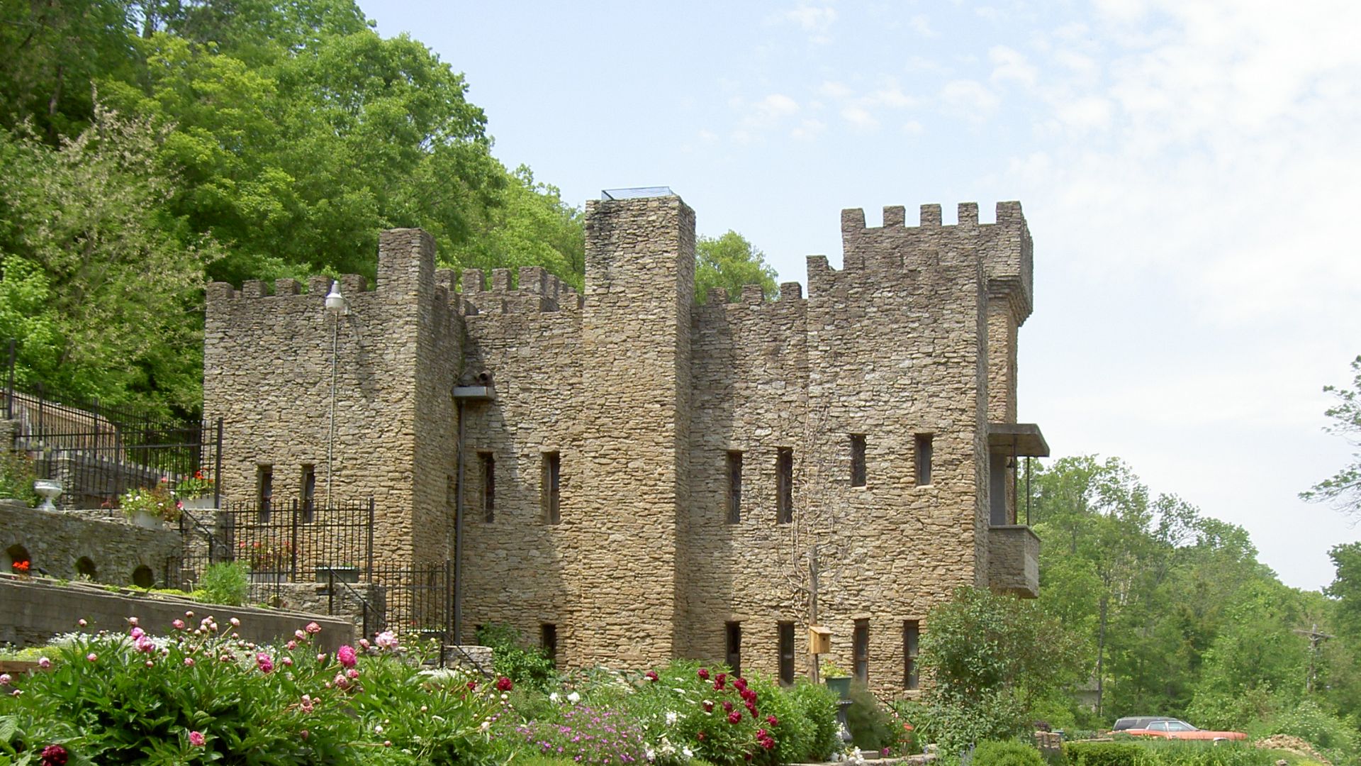 File:Loveland Castle (9).jpg