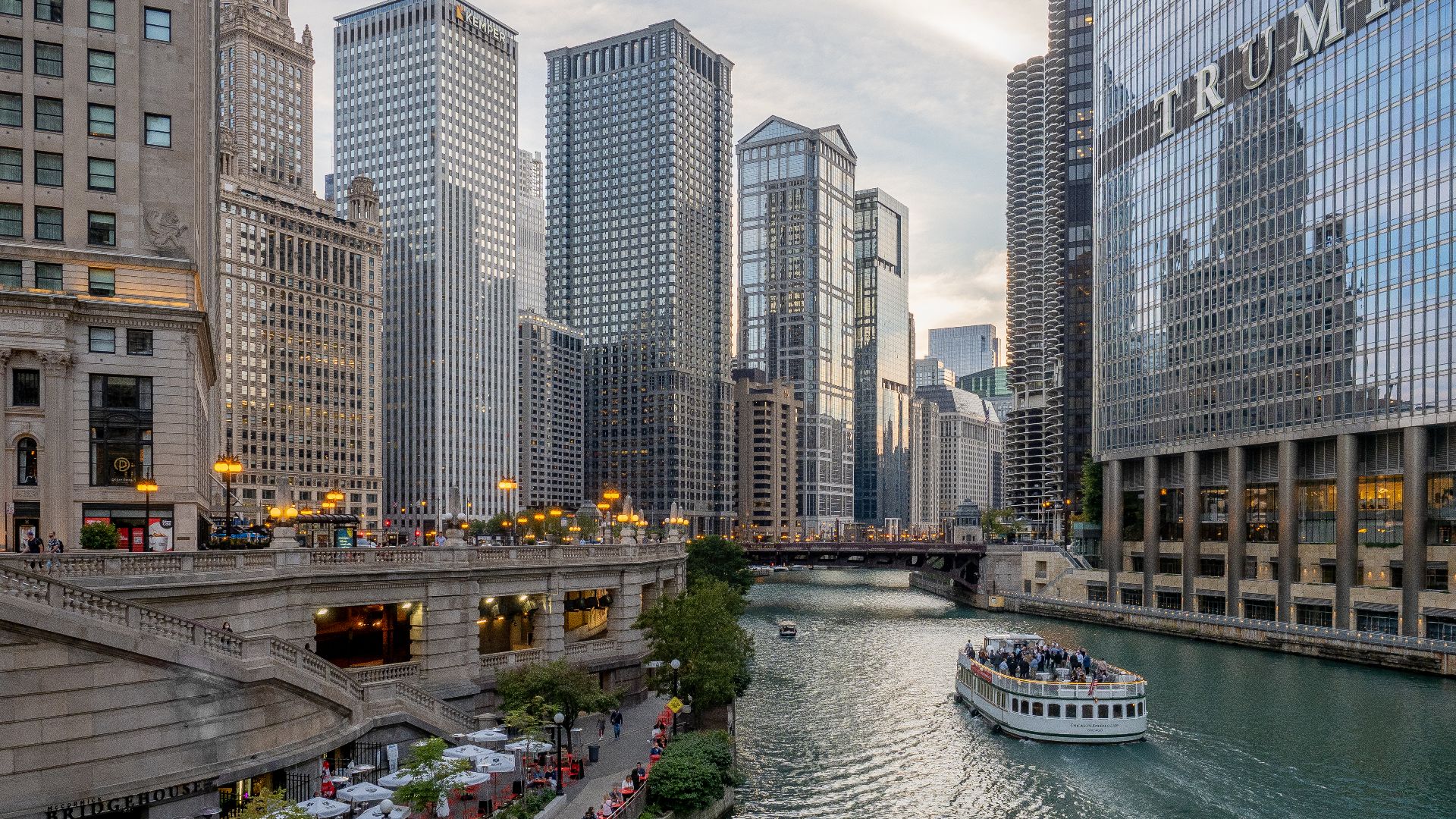 File:Chicago Riverwalk (51556708640).jpg