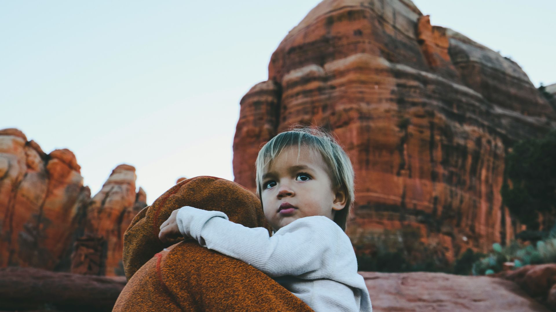 boy in gray long-sleeved shirt