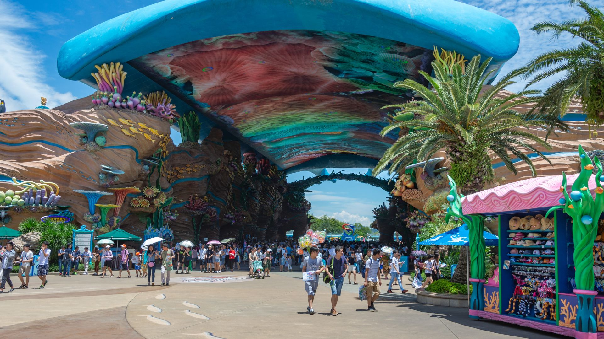 File:Chimelong Ocean Kingdom Avenue.jpg