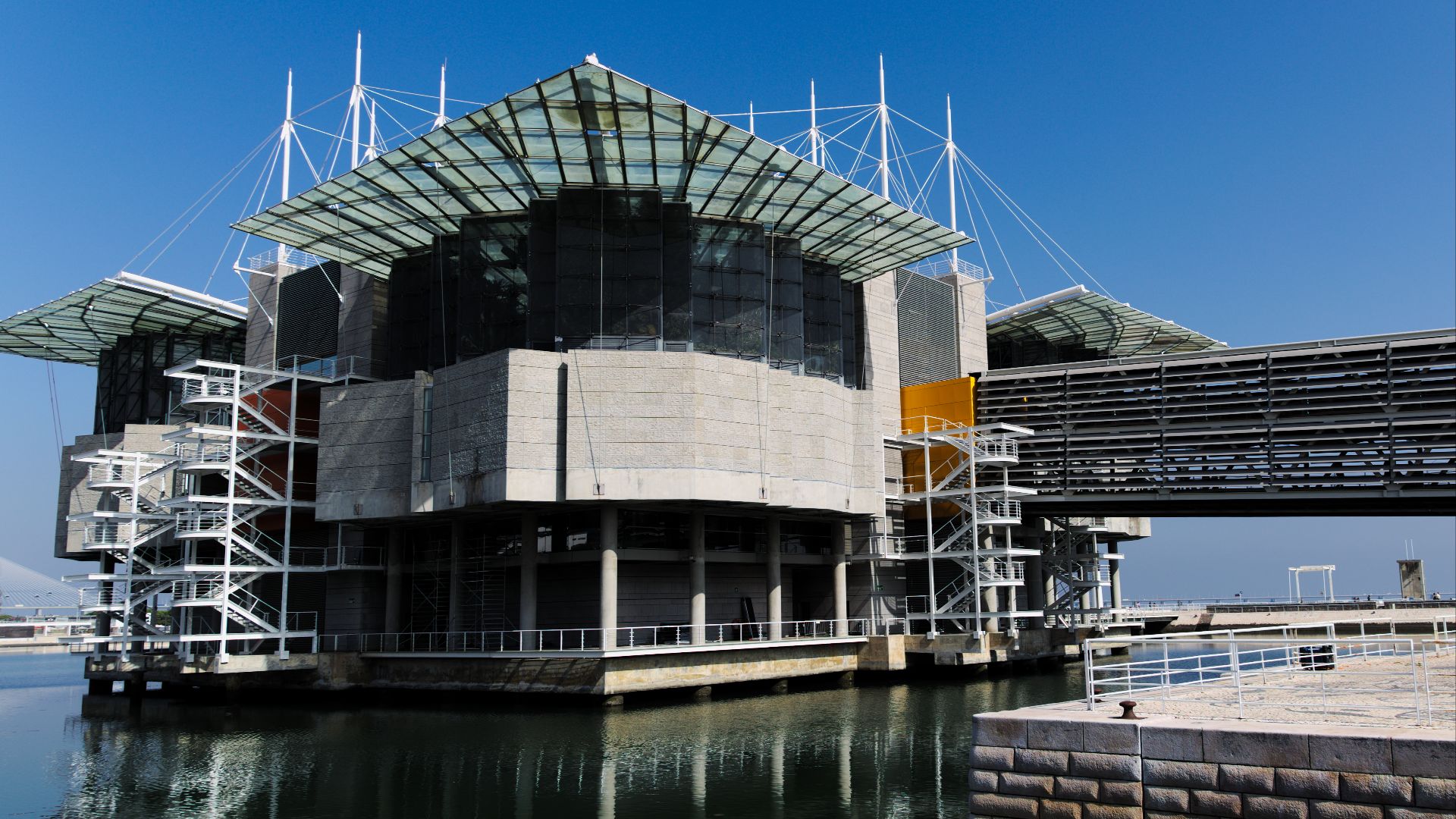 File:Lisbon Oceanarium (39808601264).jpg