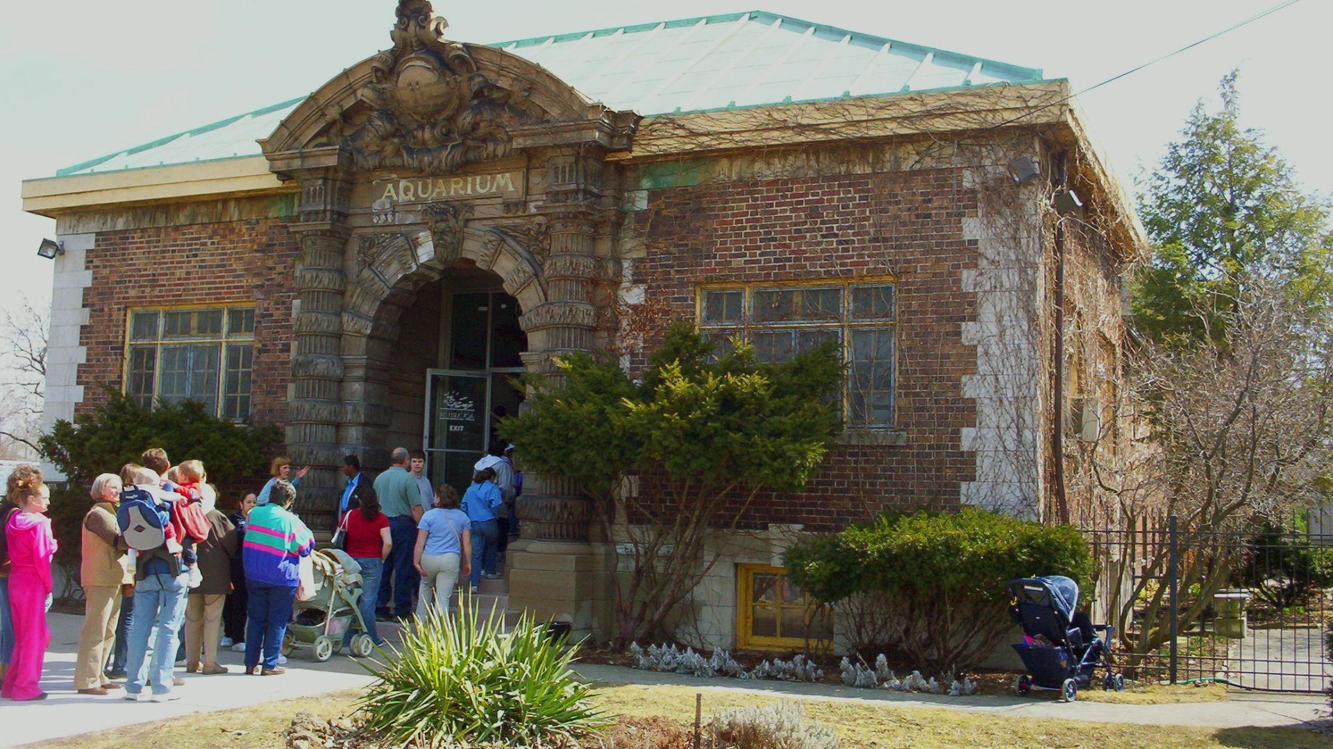 File:Belle Isle Aquarium exterior.jpg