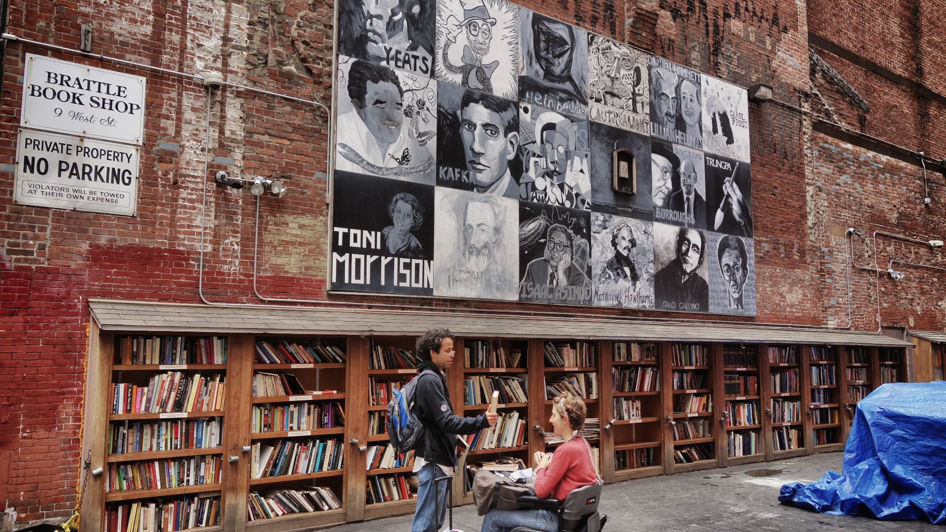 File:Alleyway Bookstore (13190847904) (2).jpg