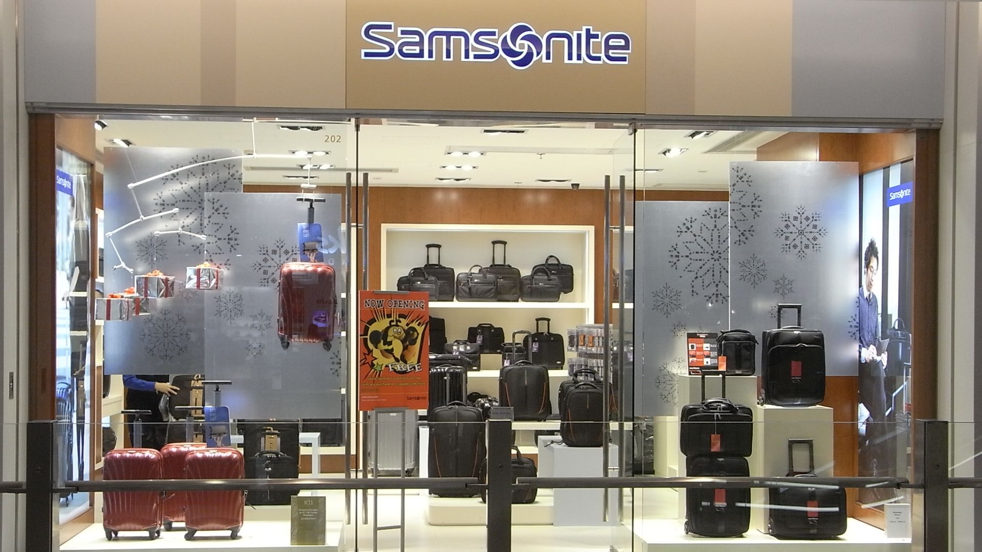 File:HK TST K11 mall 42 shop Samsonite leather bags.JPG
