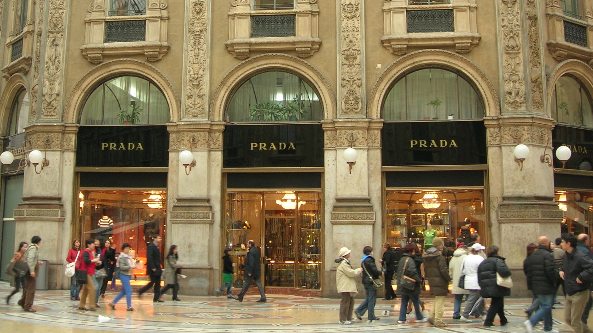 File:Prada milano.JPG