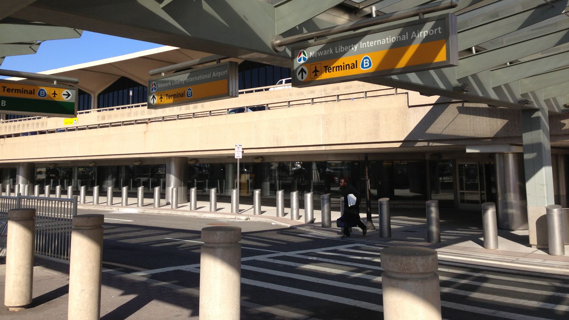 File:2013-05-03 17 11 46 Front of Terminal B at Newark Liberty International Airport.JPG
