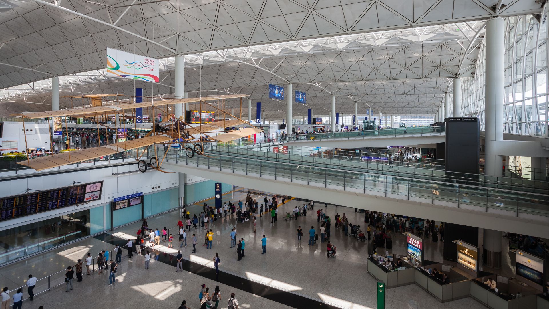 File:Aeropuerto de Hong Kong, 2013-08-13, DD 02.JPG