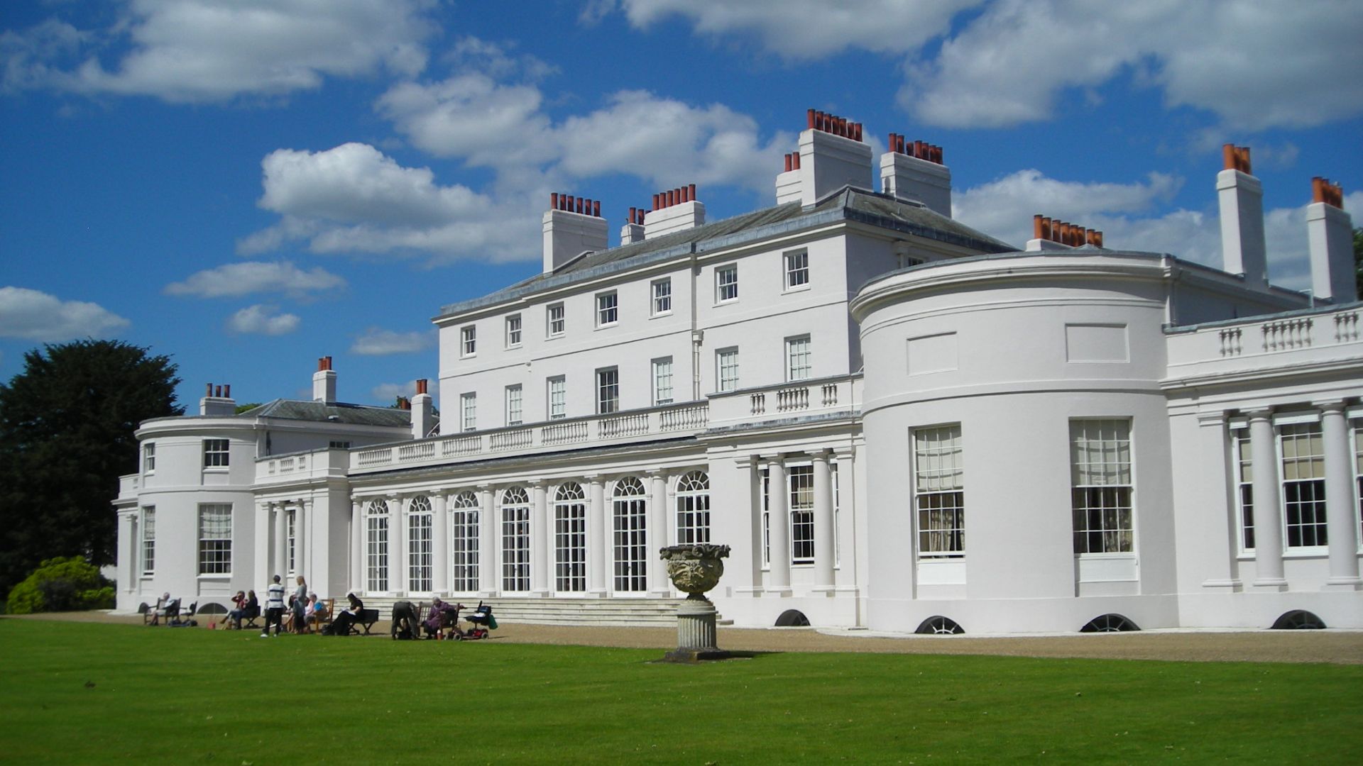 File:Frogmore House - geograph.org.uk - 4323295.jpg
