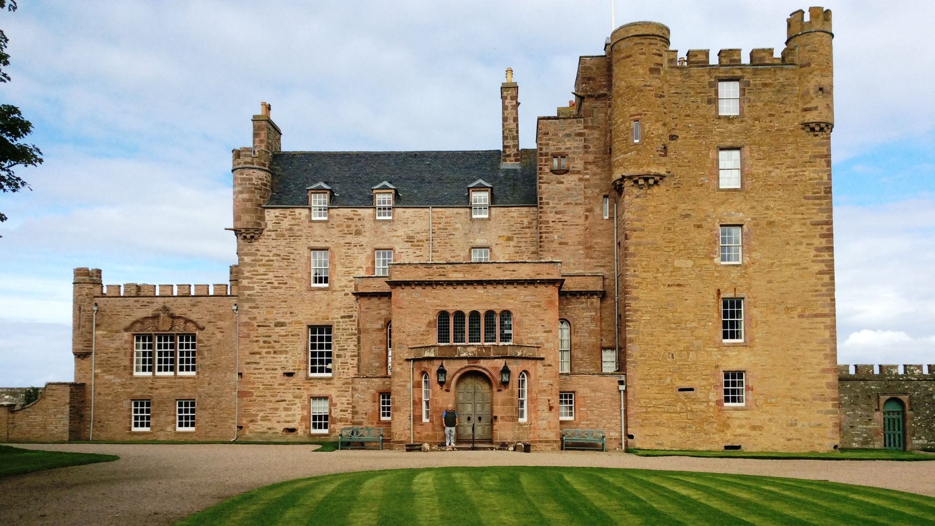 File:The Castle of Mey - geograph.org.uk - 5530016.jpg